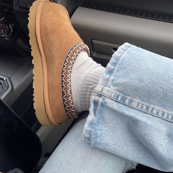 LAST CHANCE | NWT UGG Tasman in Chestnut/Brown Sheepskin Slippers - Picture 5 of 7